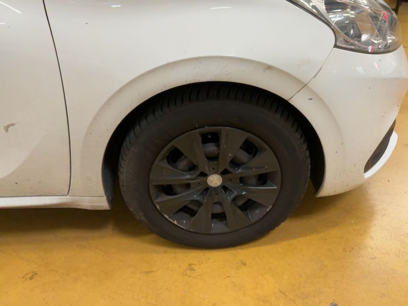 Peugeot 208 1.6 Blue-HDi Affaire Premium 2016 – снимка 11