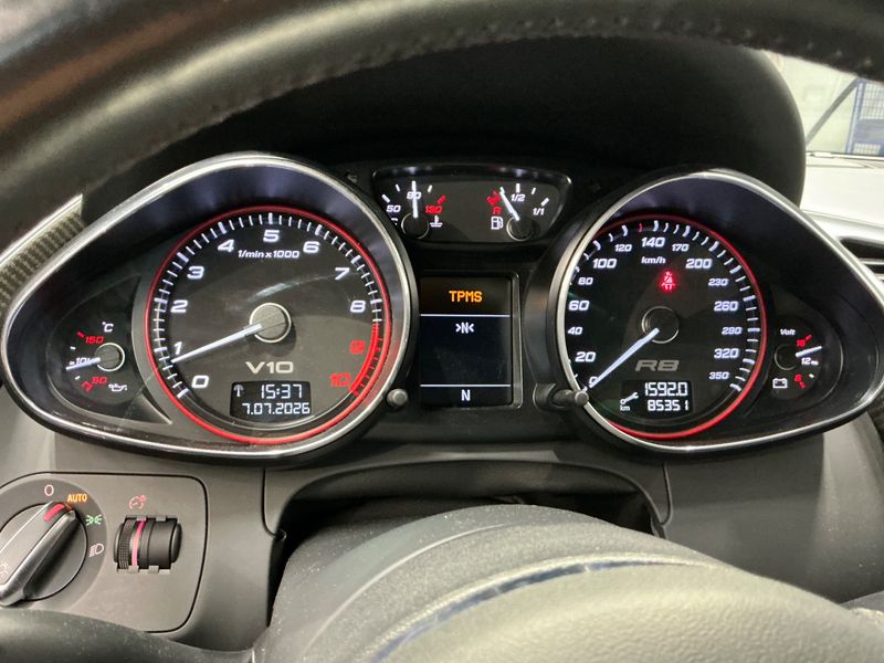 Audi R8 5.2 V10 FSI quattro 2011 – снимка 18