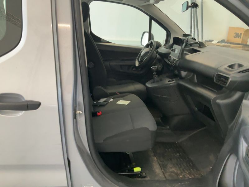 Peugeot Partner 1.2 PureTech Premium L1 2020 – снимка 17