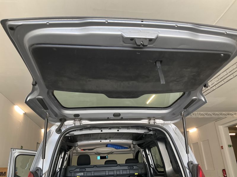 Peugeot Partner 1.2 PureTech Premium L1 2020 – снимка 33