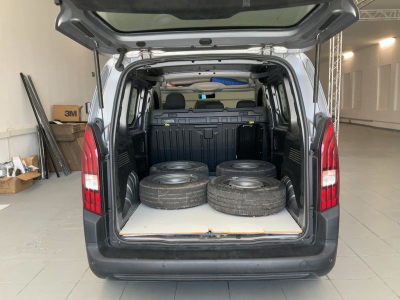 Peugeot Partner 1.2 PureTech Premium L1 2020 – снимка 16