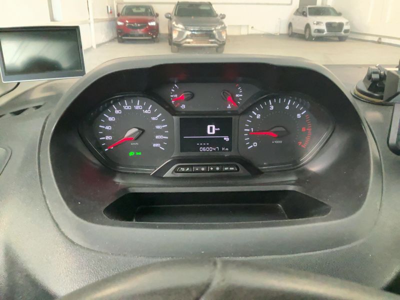 Peugeot Partner 1.2 PureTech Premium L1 2020 – снимка 19