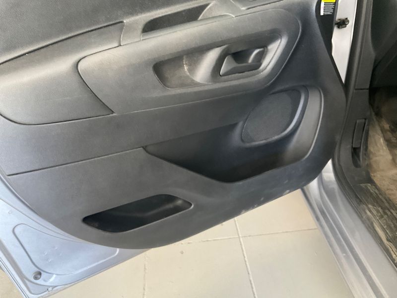 Peugeot Partner 1.2 PureTech Premium L1 2020 – снимка 31
