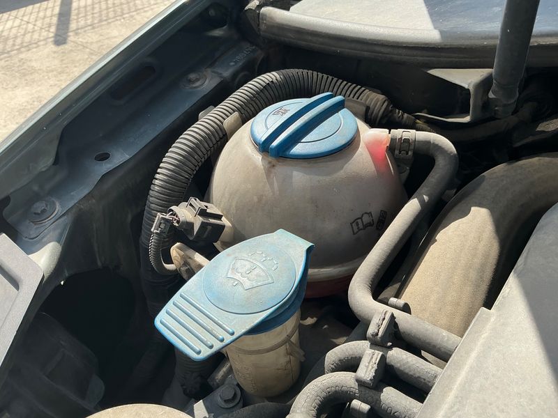 Volkswagen Golf V 1.9 TDI Sportline 2004 – снимка на щета