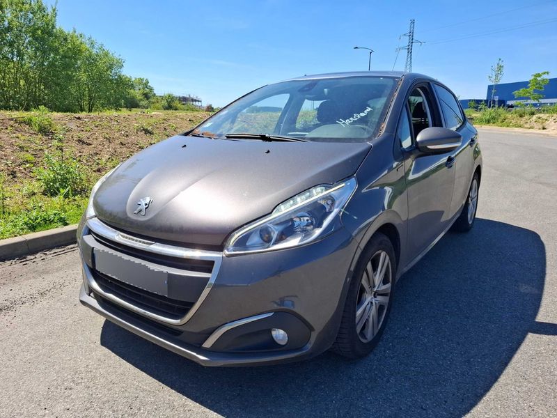 Peugeot 208 1.2 PureTech Signature 2018 – снимка 1