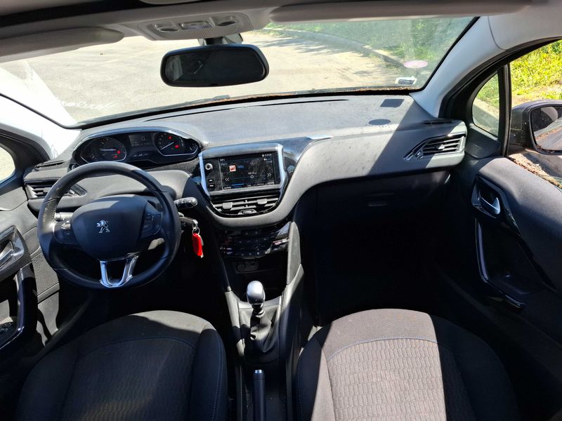 Peugeot 208 1.2 PureTech Signature 2018 – снимка 11