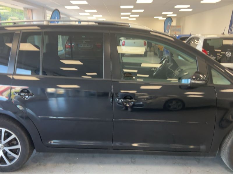 Volkswagen Touran 2.0 TDI Design Edition 2011 – снимка 7