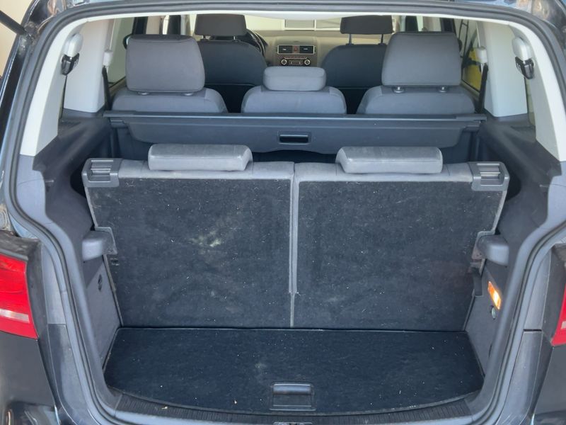 Volkswagen Touran 2.0 TDI Design Edition 2011 – снимка 10
