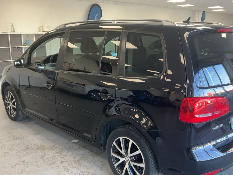 Volkswagen Touran 2.0 TDI Design Edition 2011 – снимка 3