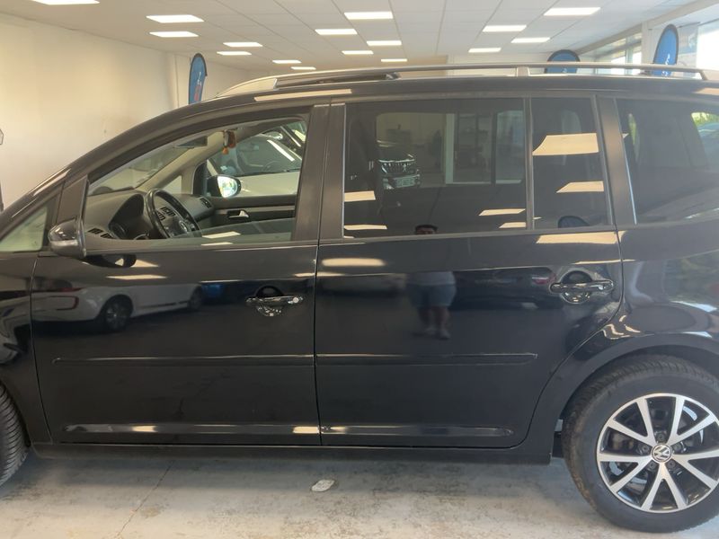 Volkswagen Touran 2.0 TDI Design Edition 2011 – снимка 4
