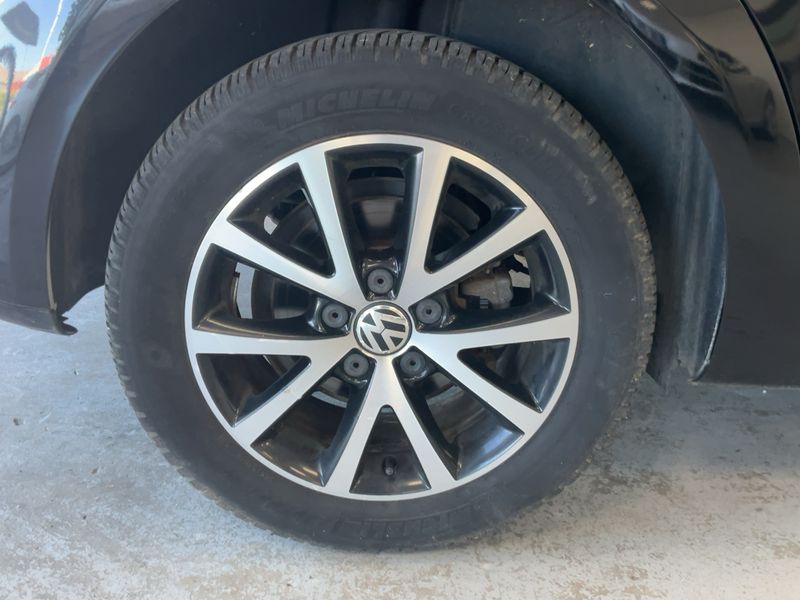 Volkswagen Touran 2.0 TDI Design Edition 2011 – снимка 19