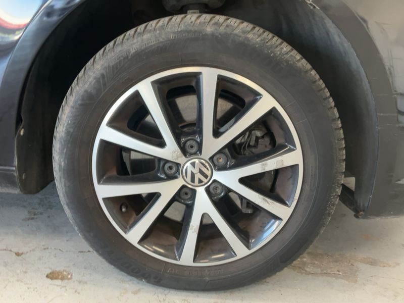 Volkswagen Touran 2.0 TDI Design Edition 2011 – снимка 20