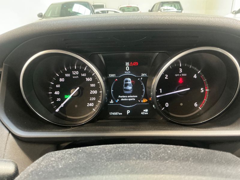 Land Rover Discovery 5 2.0 Td4 SE 2017 – снимка 18