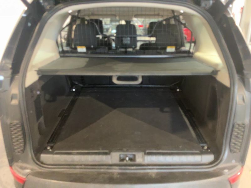 Land Rover Discovery 5 2.0 Td4 SE 2017 – снимка 15