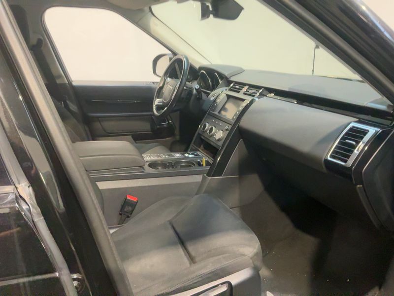 Land Rover Discovery 5 2.0 Td4 SE 2017 – снимка 16