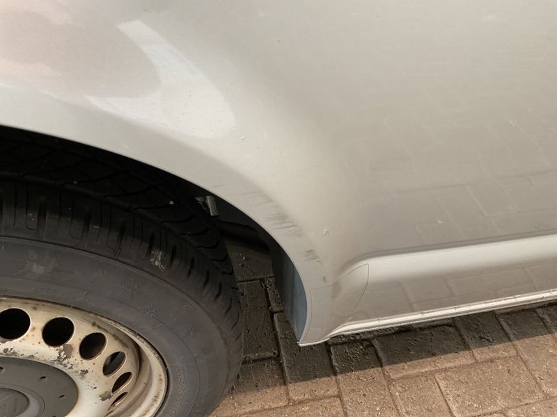 Volkswagen T5 Transporter 2.0 TDI Kasten lang 2014 – снимка на щета