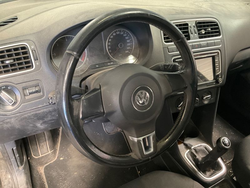 Volkswagen Polo 1.6 TDI Style 2011 – снимка 29