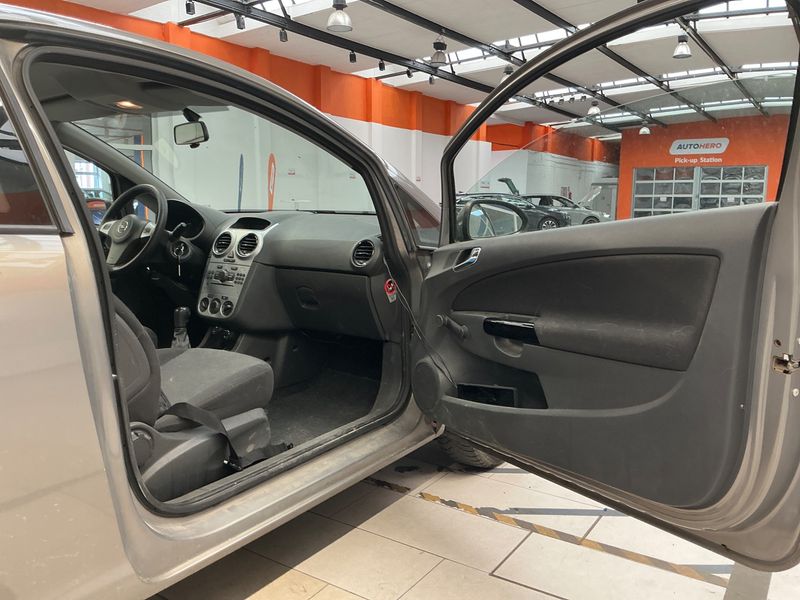 Opel Corsa 1.2 Selection 2012 – снимка 3