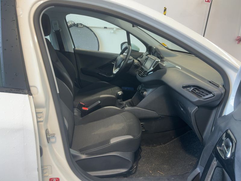 Peugeot 208 1.2 e-VTi Active 2015 – снимка 17