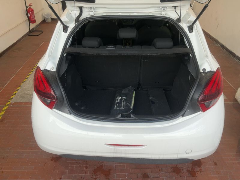Peugeot 208 1.2 e-VTi Active 2015 – снимка 16