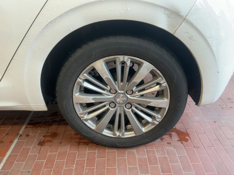 Peugeot 208 1.2 e-VTi Active 2015 – снимка 5