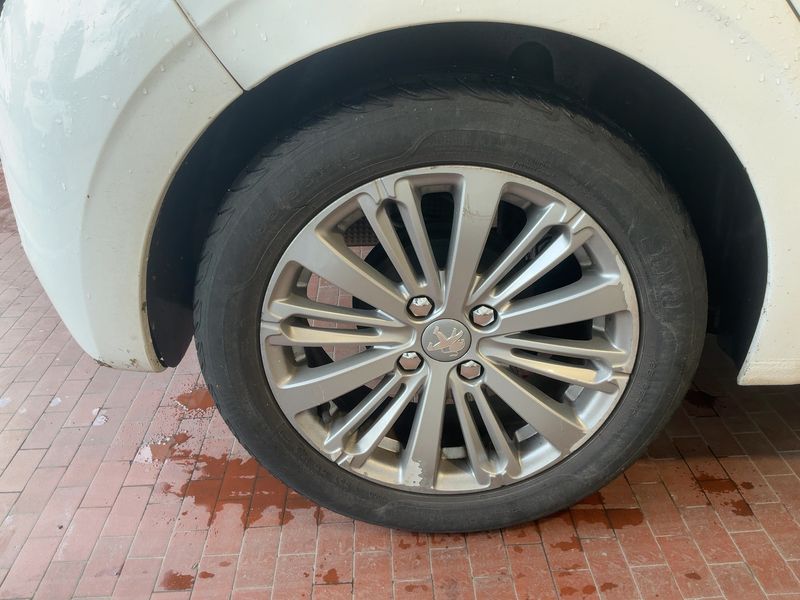 Peugeot 208 1.2 e-VTi Active 2015 – снимка 9