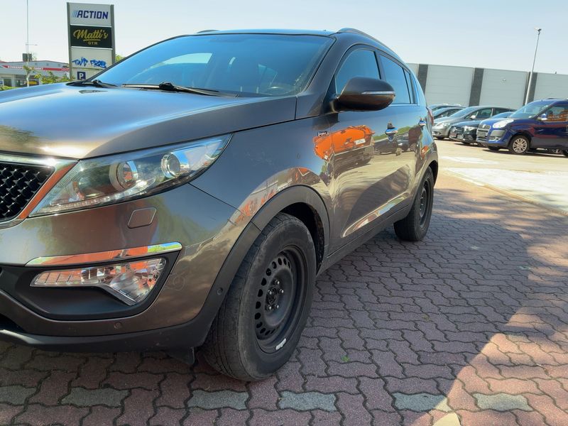 Kia Sportage 2.0 CRDi Spirit 4WD 2015 – снимка 2