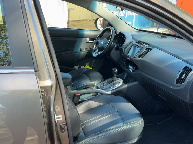 Kia Sportage 2.0 CRDi Spirit 4WD 2015 – снимка 17