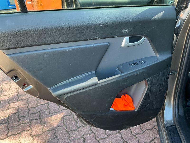 Kia Sportage 2.0 CRDi Spirit 4WD 2015 – снимка 45