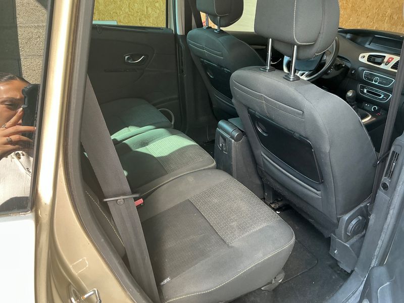 Renault Grand Scenic 1.5 dCi Dynamique 2010 – снимка на щета