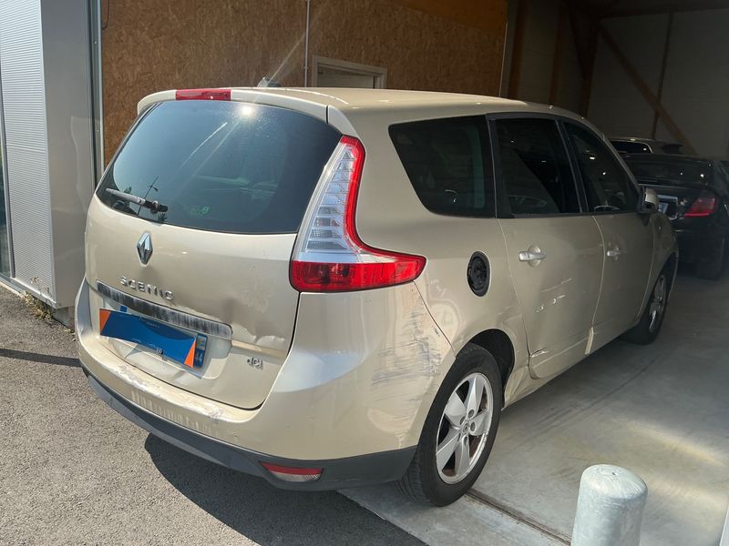 Renault Grand Scenic 1.5 dCi Dynamique 2010 – снимка 2