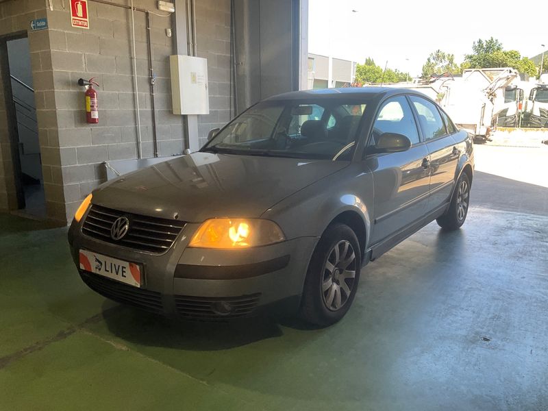 Volkswagen Passat 1.9 TDI Edition 2003 – снимка 1