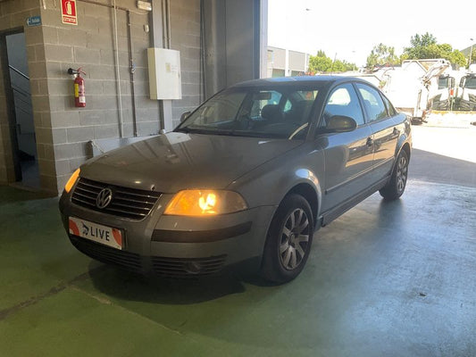 Volkswagen Passat 1.9 TDI Edition 2003 – снимка 1