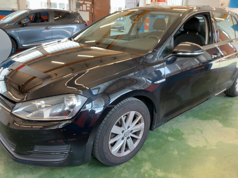 Volkswagen Golf VII 1.0 TSI Trendline BlueMotion Tech 2015 – снимка 2