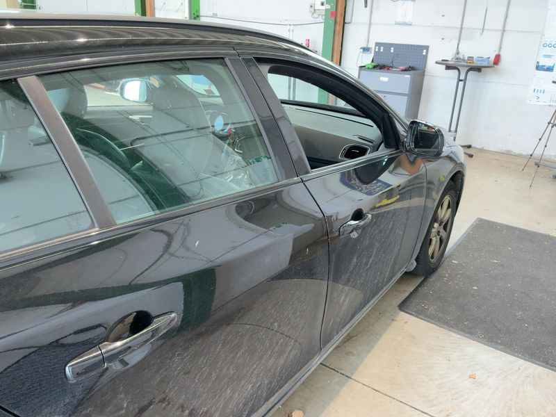 Volvo V60 2.0 D3 Linje Svart 2016 – снимка 10