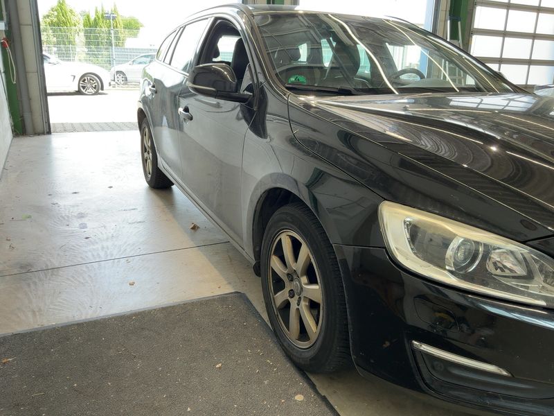 Volvo V60 2.0 D3 Linje Svart 2016 – снимка 12