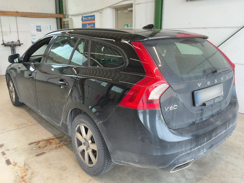 Volvo V60 2.0 D3 Linje Svart 2016 – снимка 6