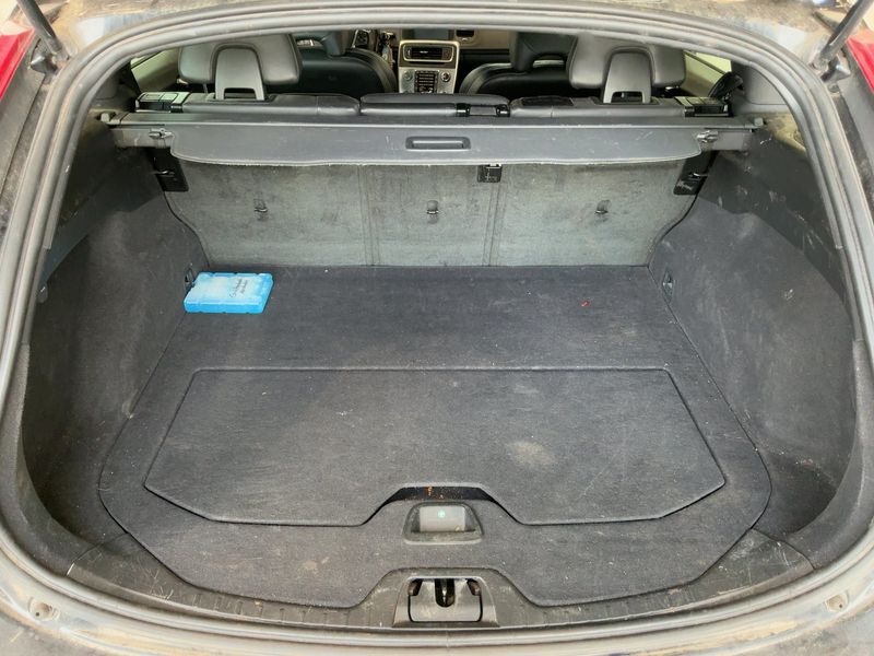 Volvo V60 2.0 D3 Linje Svart 2016 – снимка 15