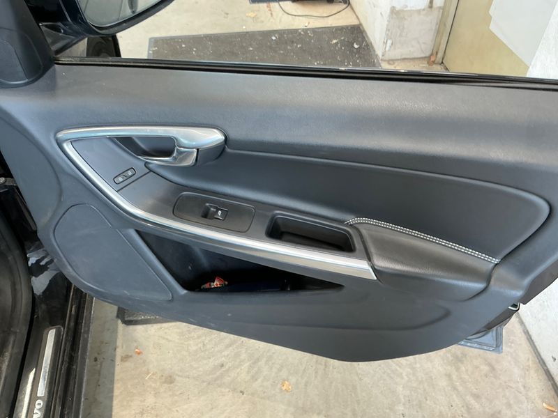 Volvo V60 2.0 D3 Linje Svart 2016 – снимка 33