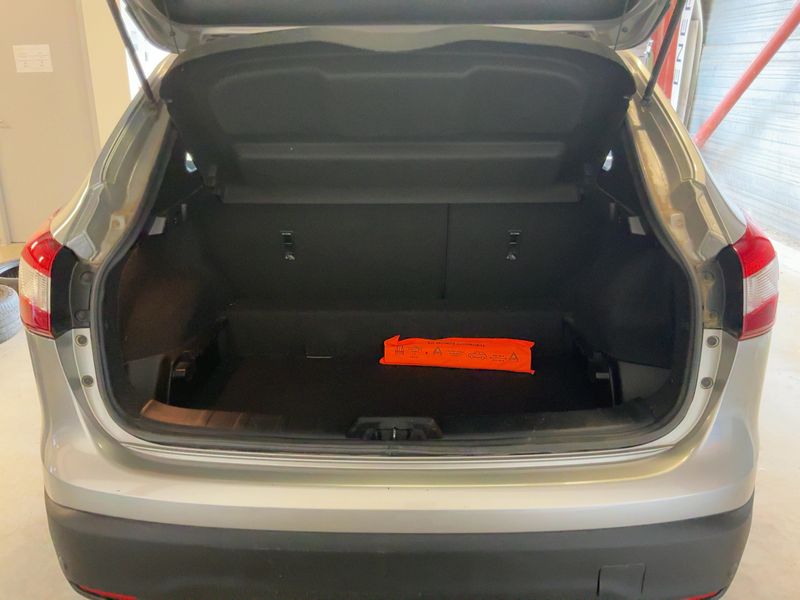Nissan Qashqai 1.6 dCi Tekna 2017 – снимка 16