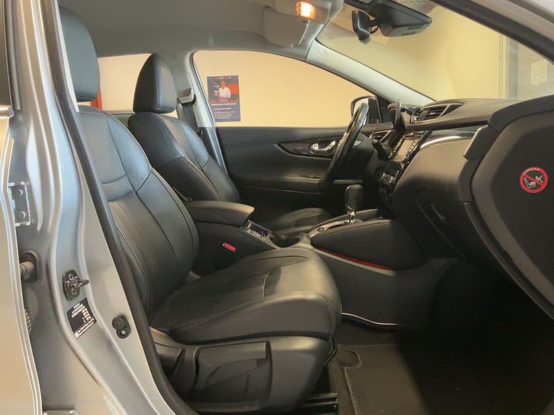 Nissan Qashqai 1.6 dCi Tekna 2017 – снимка 17