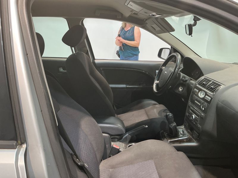 Ford Mondeo 1.8 Viva 2004 – снимка 3