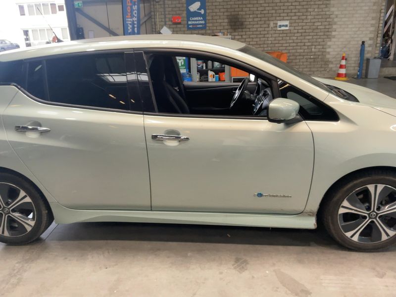 Nissan Leaf electric drive 110 kW 2 Zero Edition 2018 – снимка 10