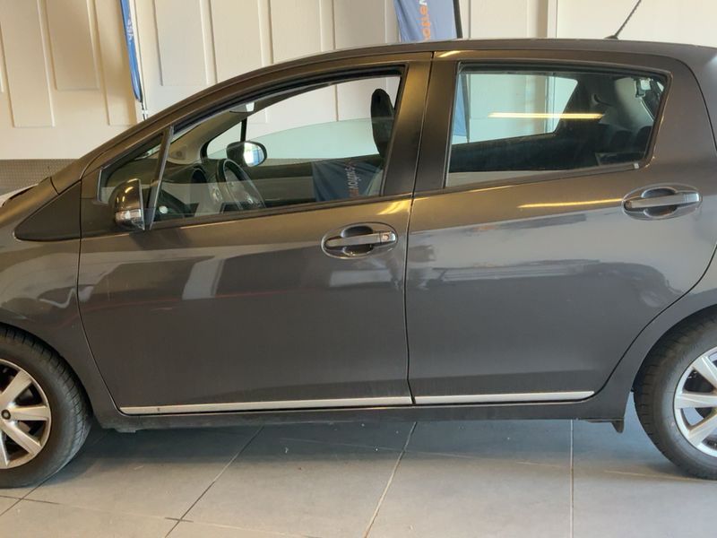 Toyota Yaris 1.33 Dual VVT-i Dynamic 2013 – снимка 4