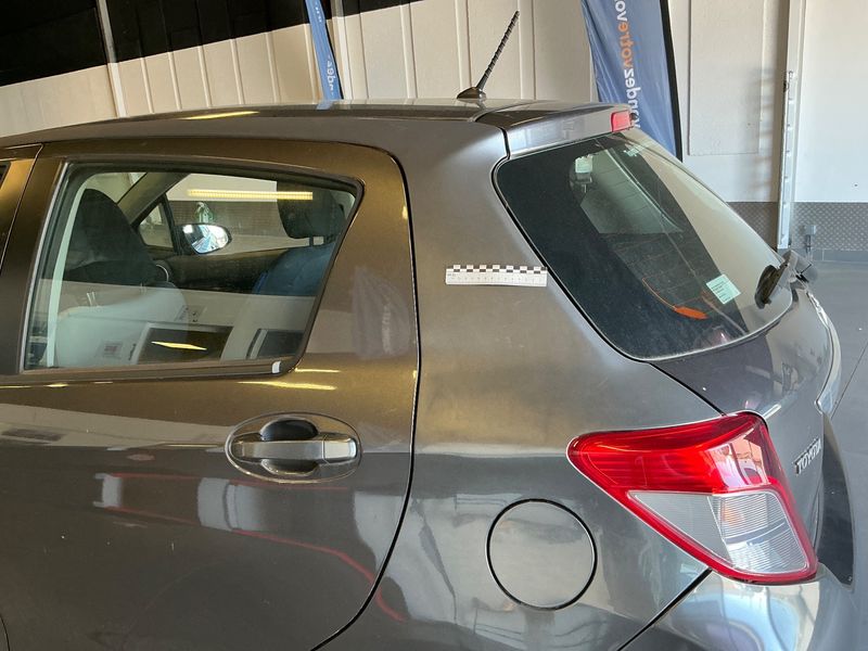 Toyota Yaris 1.33 Dual VVT-i Dynamic 2013 – снимка 32