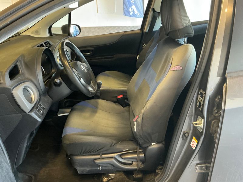 Toyota Yaris 1.33 Dual VVT-i Dynamic 2013 – снимка 23