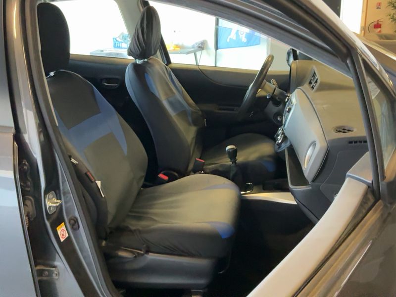 Toyota Yaris 1.33 Dual VVT-i Dynamic 2013 – снимка 16