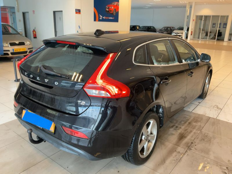 Volvo V40 2.0 T2 Momentum 2016 – снимка 8