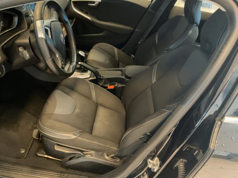 Volvo V40 2.0 T2 Momentum 2016 – снимка 16