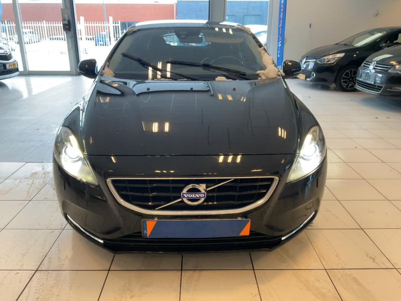 Volvo V40 2.0 T2 Momentum 2016 – снимка 14